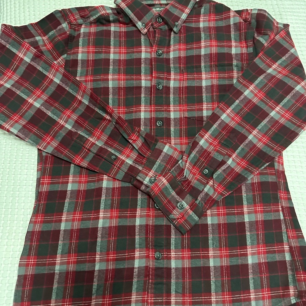 Eddie Bauer Mens Classic Fit Flannel Long Sleeves.Size Small.